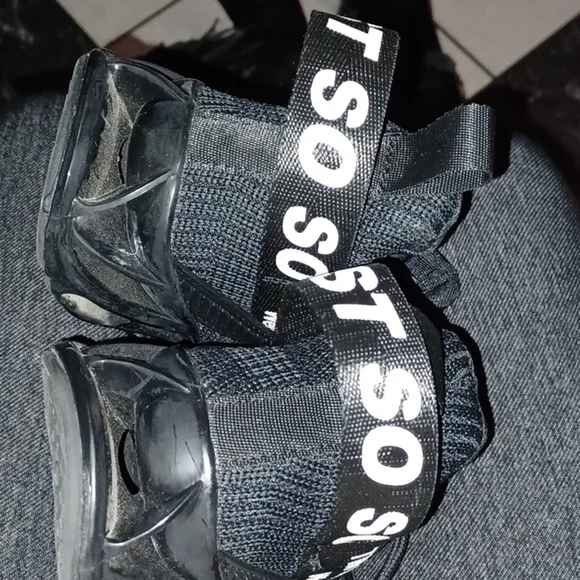 Just So So Athletic Non-Slip Shoe Womens Size EU 39 fits US Size 8 Black/White - Picture 4 of 5